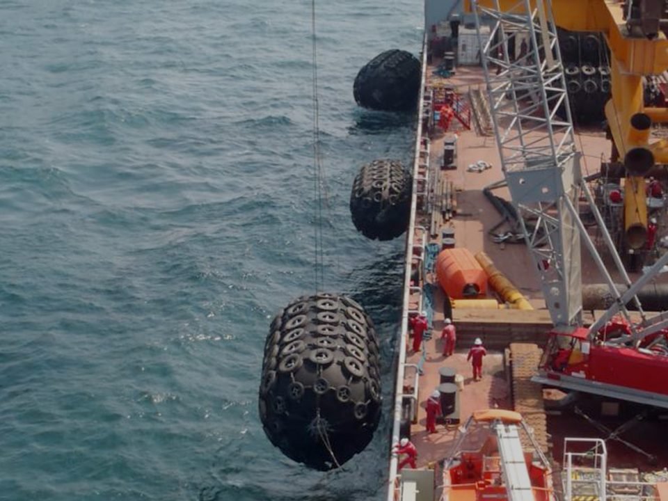 pneumatic fenders