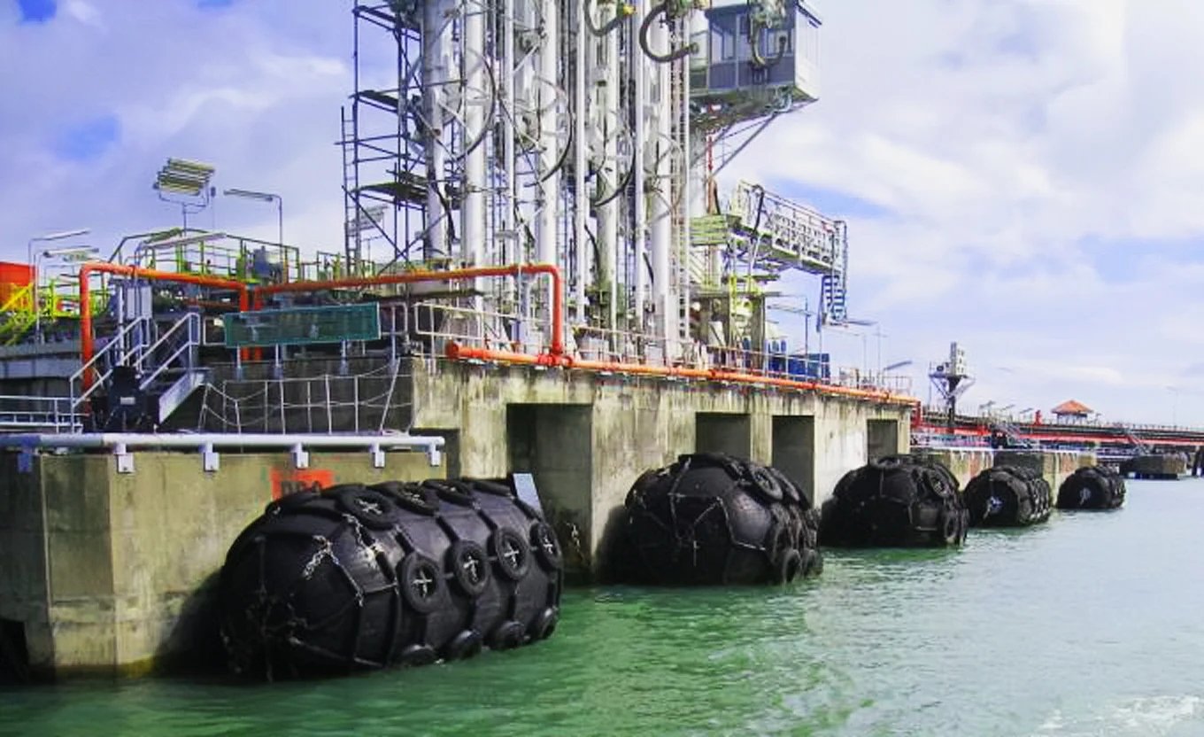 How Floating Pneumatic Rubber Fenders Protect Ships？ - SunHelm Marine