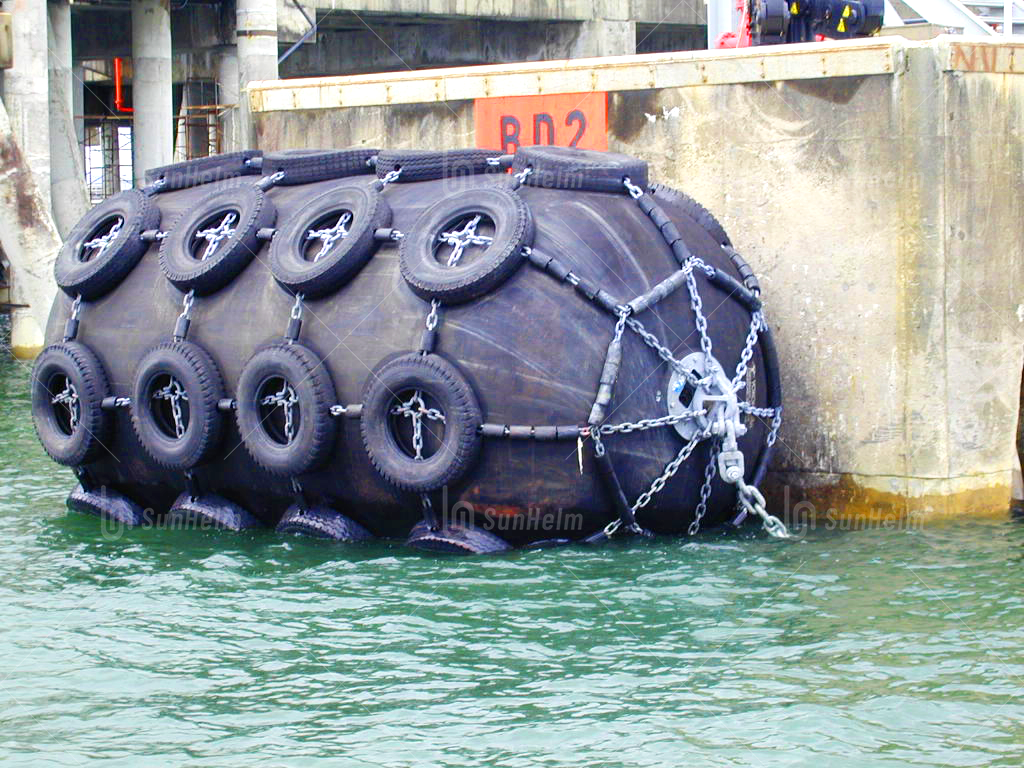 pneumatic rubber fenders